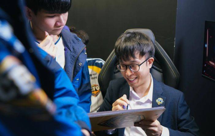 LOL选手转型教练，需要学习哪些东西？