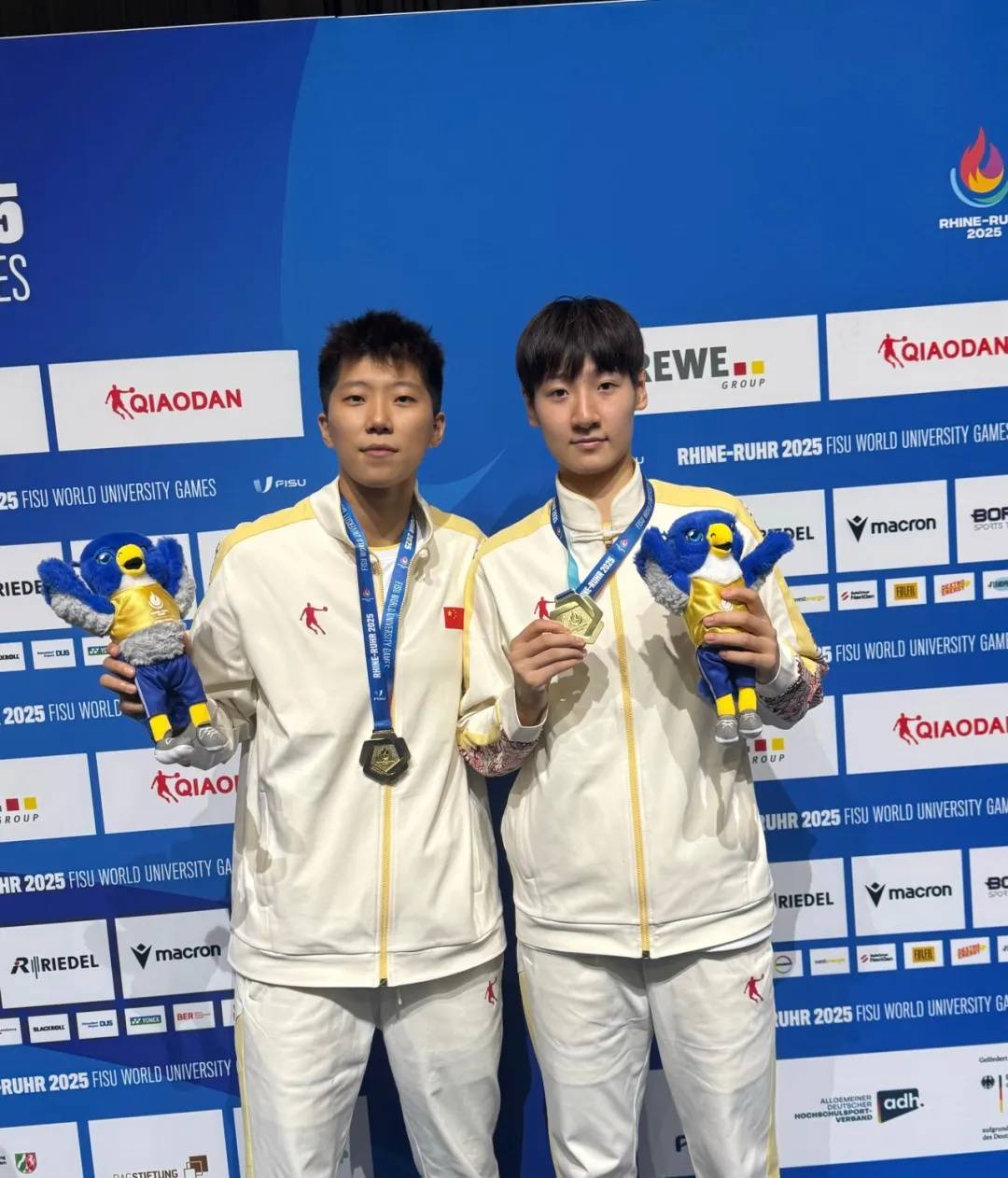 李(lǐ)星诺、赵若(ruò)含！为国爭(zhēng)光！