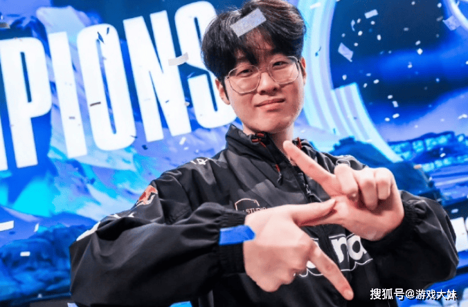 S14冠(guān)军皮肤开始(shǐ)宣传，zeus却被区别对待(dài)，登錄(lù)页面被故意遮(zhē)挡