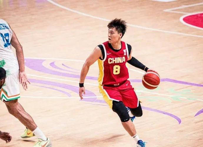 趙(zhào)繼(jì)偉(wěi)解说亚洲盃(bēi)比赛 赞趙(zhào)睿在(zài)场表现