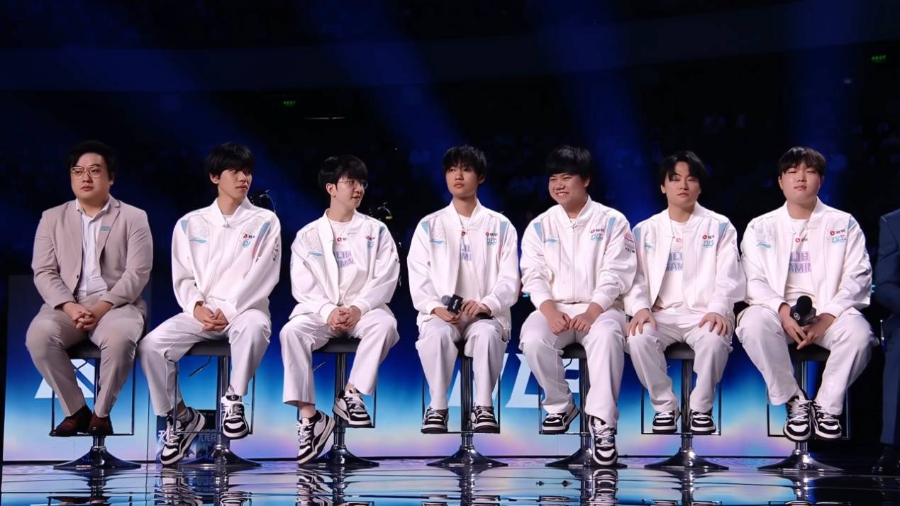 LPL首位“六冠王”诞生!Knight完成登顶,超越厂长,成联赛之王