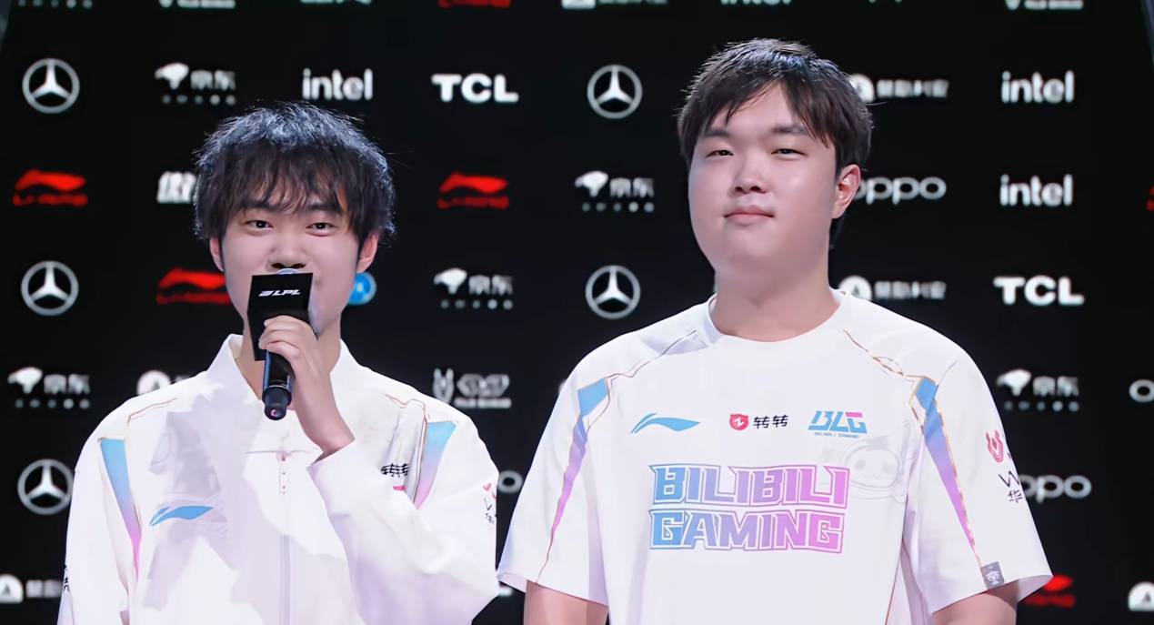 LPL首位“六冠王”诞生!Knight完成登顶,超越厂长,成联赛之王