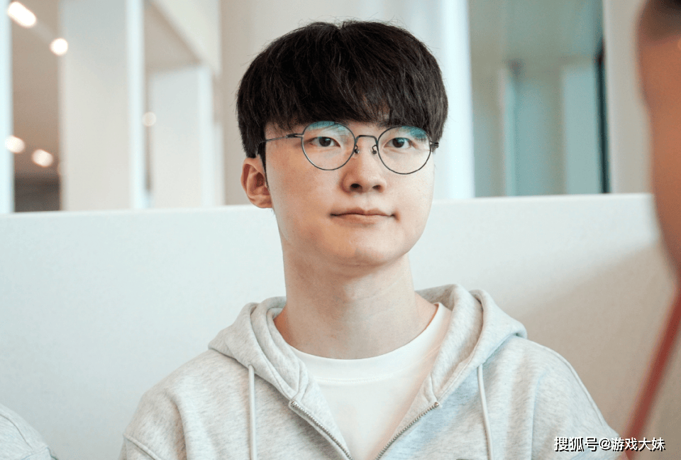 LOL官方(fāng)再次发文强调，faker就是传奇選(xuǎn)手，地位无人能撼动