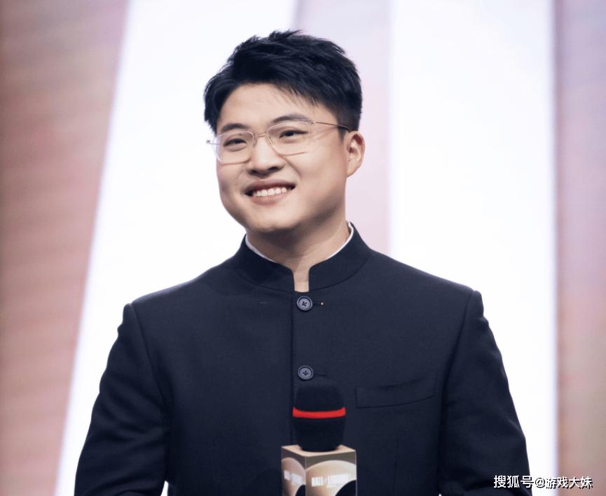 LOL负責(zé)人(rén)接受采访，對(duì)uzi入选名人(rén)堂非(fēi)常满意，从商业角度看(kàn)很成功