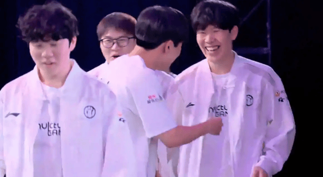 退掉BLG基地之(zhī)後(hòu)，The shy開(kāi)懷(huái)大笑(xiào)！