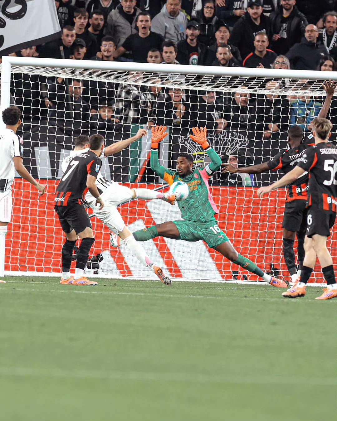 罗马+那不勒斯均上演逆转好戏,两队同分,排名包揽前二