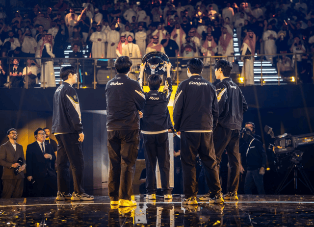 Chovy接班LOL第(dì)一人！连夺两座(zuò)国际賽(sài)冠军，加冕世界第(dì)一中單(dān)